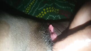 Aaj night me bhabi ki garam chut me finger Dal kr choda bhabi ko bahut Maja Aaya mast chut me fingerings