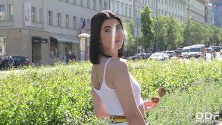 Super sexy teen Lady Dee masturbates using fancy sex toy on
