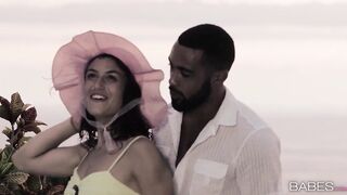 Babes - SECRET GETAWAY - Julia Roca