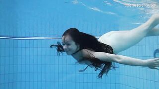 Virgin pussy Umora Bajankina swimming underwater