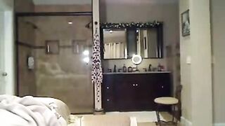 hot brunette MILF playing with her toys on cam - hornymilfcams.eu