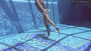 Mary Kalisy super sexy underwatershow
