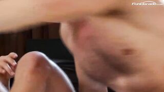 Alle loecher gestopft geile blondine bumst anal threesome