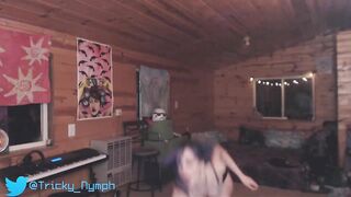 Clumsy camgirl breaks a lightbulb while practicing her triquetra flow..