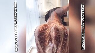 Shower twerk