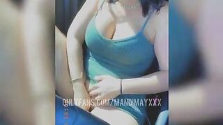Milf fucks her pussy in drive thru