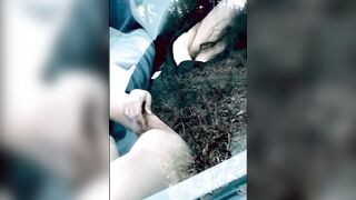 beurette surprise dans les bois par un voyeur se fait éjaculer dans la bouche par surprise