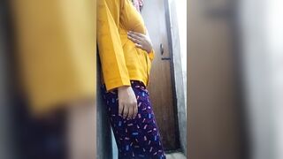 Indian married wife ne gaand m lagaya tel hot indian desi wife