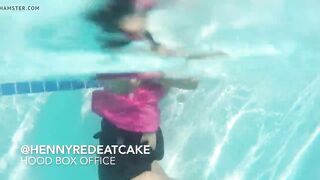 Henny Red in the Pool and her little Kitten got all soaked