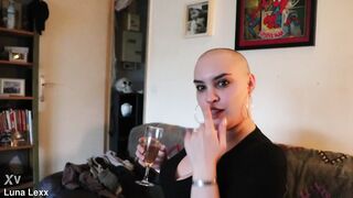 Luna makes fun of herself (amateur)