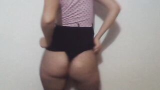 EROTIC DANCING OF YOUNG GIRL