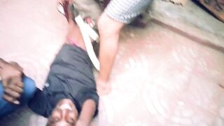 Brincando de tirar a roupa do amigo