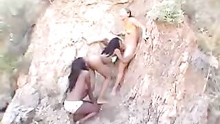 Nenas jugando a ser mujeres, y lo disfrutan aprendiendo.