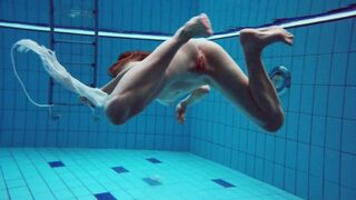 Blonde babe naked underwater Diana Zelenkina