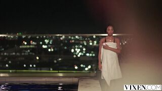 VIXEN College student enjoys her freedom away from parents