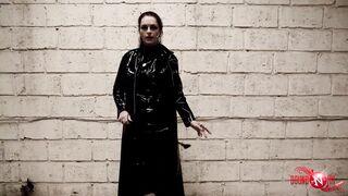 BDSM experience report: A cuckold slave C3 reports on his experiences - Part 4 - Stranger juice