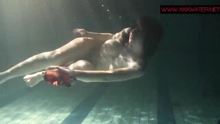 Anna Siskina hot teen with big tits in the pool