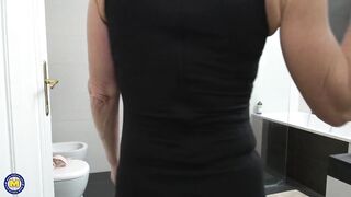 Booty daughter Mia takes shower with step mom Molly