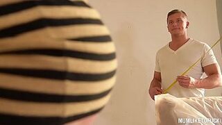 Rich flirts with Handyman for Hard Anal Sex
