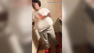 BBW Braless Wife wash Dishes