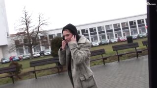 Lucia schmeckt Sperma richtig gut! Bumsbus auf touren