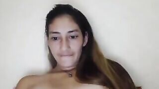 pamelita ricota de 19 se muestra por skype