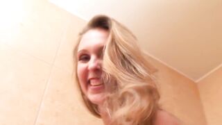Lesbo pissing