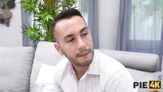PIE4K. Finding a missing purse is a creampie worth!