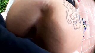 Public – Tattooed Nicky Wayne with natural tits loves anal sex