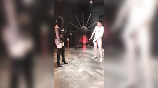 Ballbusting: Mistress Arabella destroys the testicles of Andrea Diprè