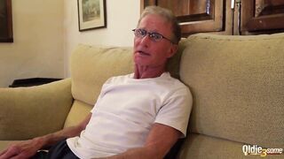 2 blondes fuck an old guy in the same time spit cum in each other mouths