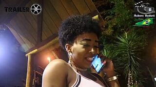 An excited black woman on a hallucinatory night in Sao Paulo. Rubens Badaro (VIDEO IN FULL RED)