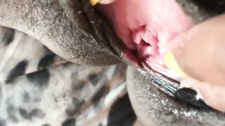 EXTREME CLOSEUP SQUIRTING