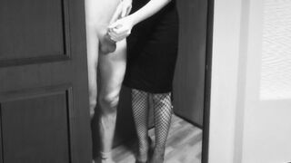 Mature mistress gives pleasure to the guy