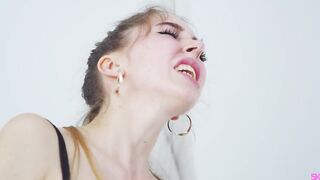 Petite Babe Popiense Covered in Jizz