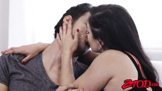 Curvy MILF Lea Lexis gets pussy licked before being pounded