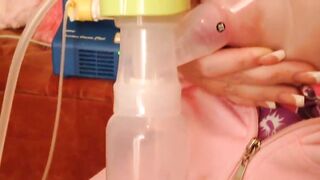 Busty British blonde shows how to pump breast milk