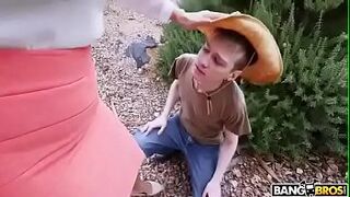 Milf her gardener to lick her pussy