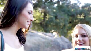 Hitchhiking gfs licking pussy in nature