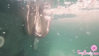 Sexy Student Play Pussy in the Pool With Flower Petals