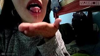 Beautiful young woman giving a perfect blowjob until she swallows all the semen