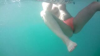 Antonia Sainz swims naked