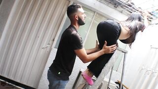Pay a technical service with a good fuck to a horny girl - Porn in Spanish