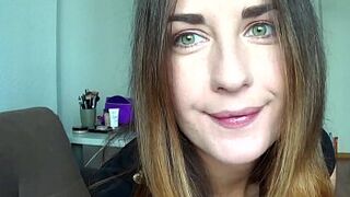 Camilla Moon - shows her toungie