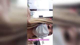 Sem calcinha no onibus... provocando ao passageiro do lado e deixando ele tocar a ppkinha .... quer ver o video completo??... : bolivianamimi