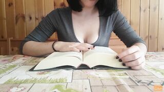 Histerical Literature Yumi: she can't read anymore and cums- vibrator (ENG)