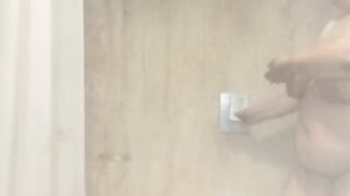 Indian Bbw Aunty Taking Shower in Bathtub Showing Her Huge Boobs and Ass