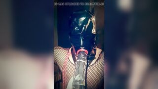 Mask slave and breathplay