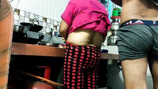 Kamwali Bai ki kitchen me khana banate me chudai kar di