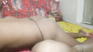 Desi aunty ne gand me karwaya